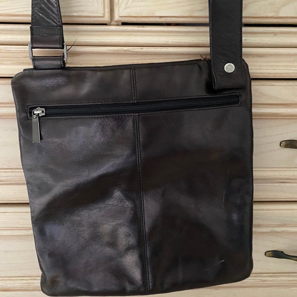 DANIER Patent Leather Metallic Crossbody Bag - Picture 3 of 12